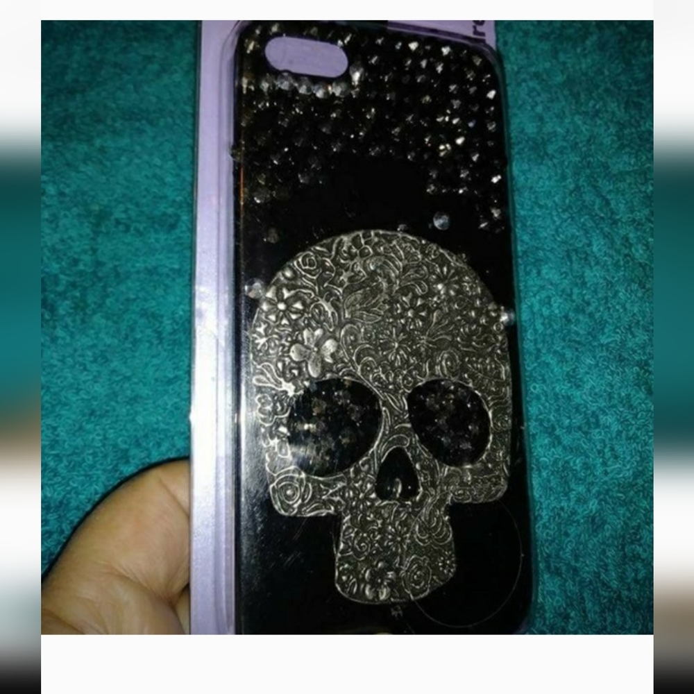 Brand new Lot  ... 5 Total iphone 5/5s cases